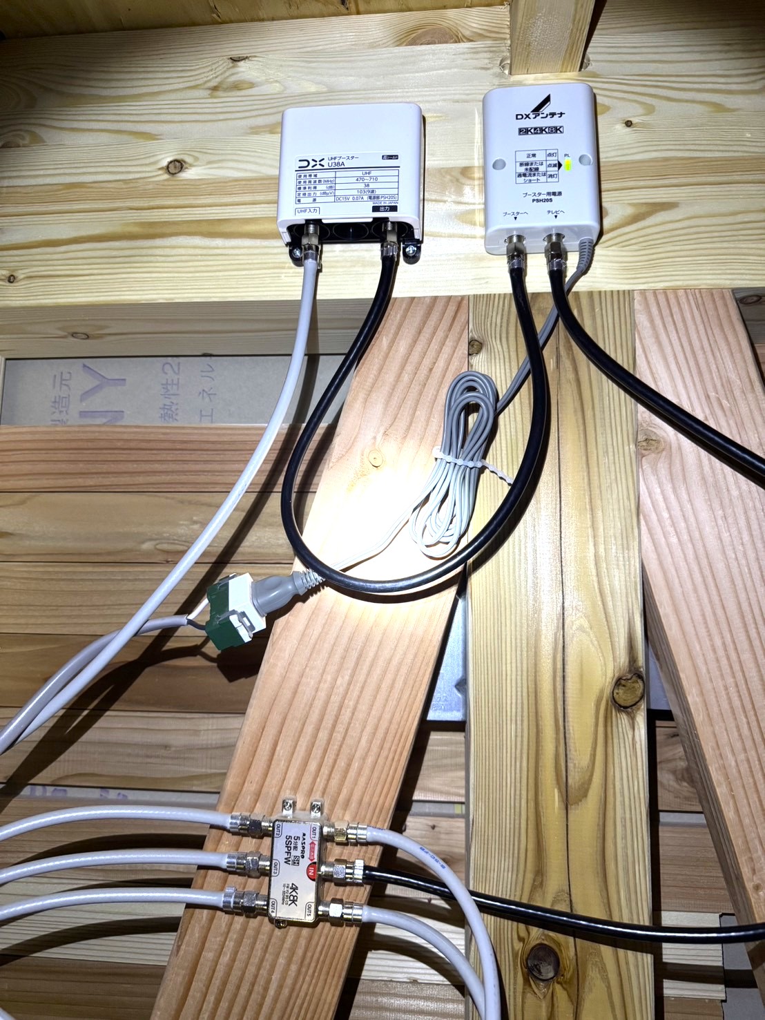 金沢市に設置した白のデザインアンテナの屋内写真