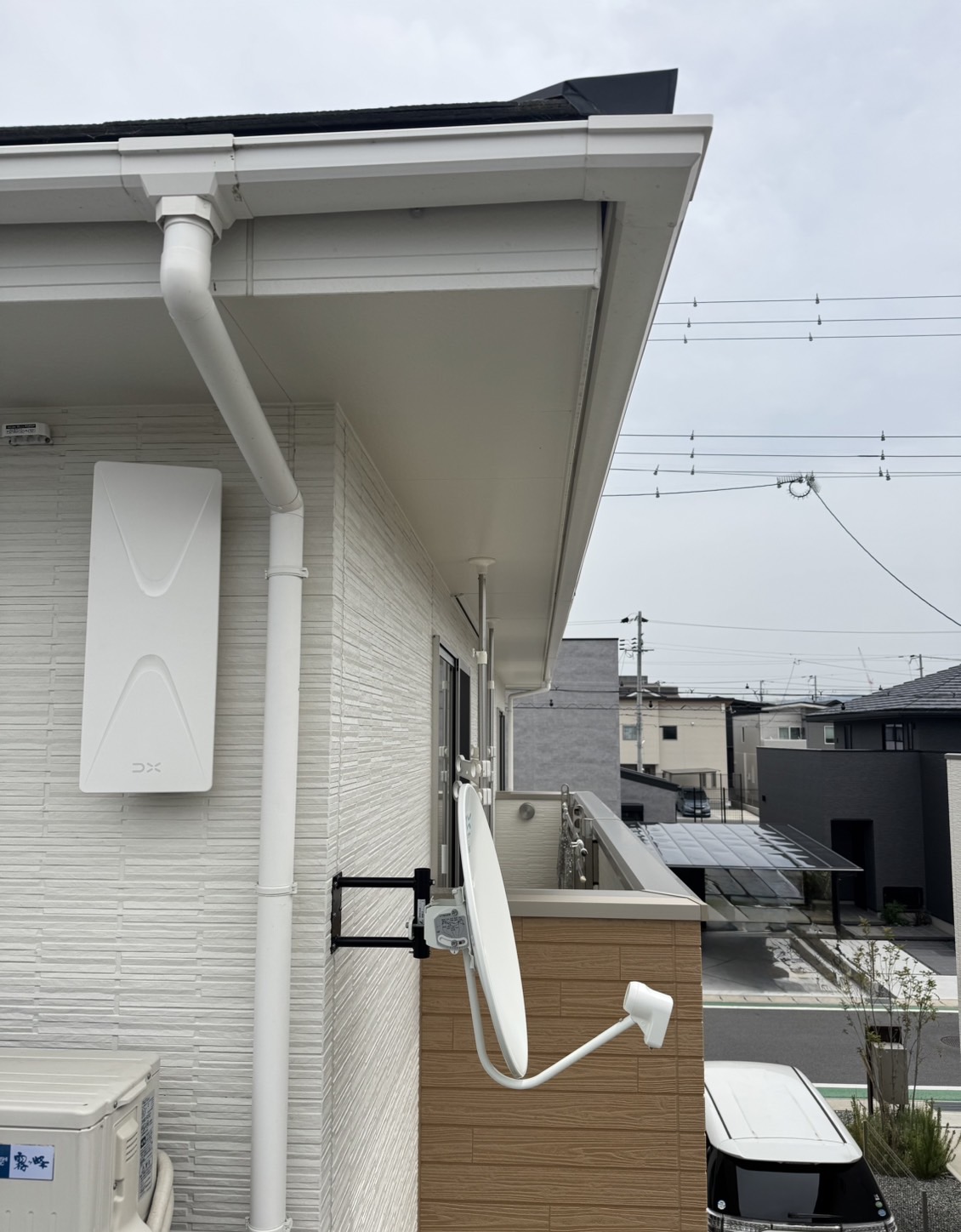 福井県坂井市 I様邸 BSアンテナとデザインアンテナの設置外観