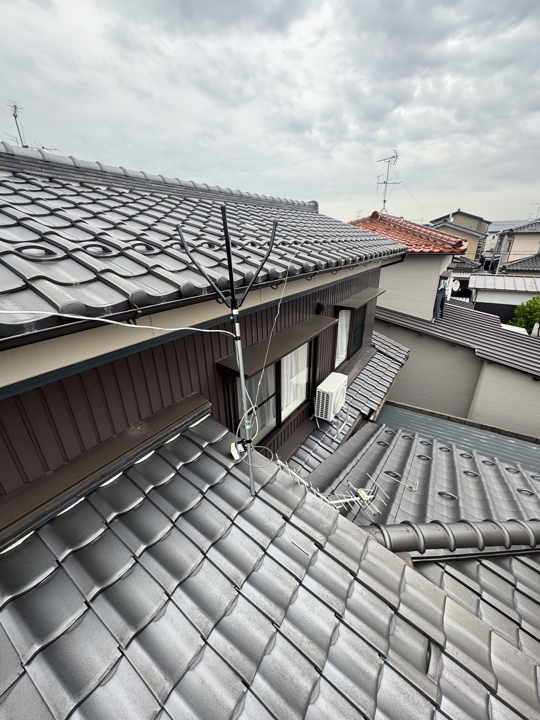 小松市 K様邸｜屋根上アンテナの施工前の写真