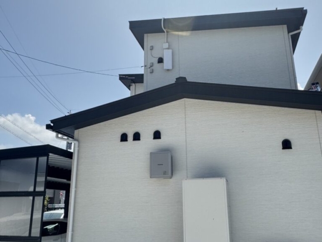 外観全体とデザインアンテナの設置状況（白山市N様邸）