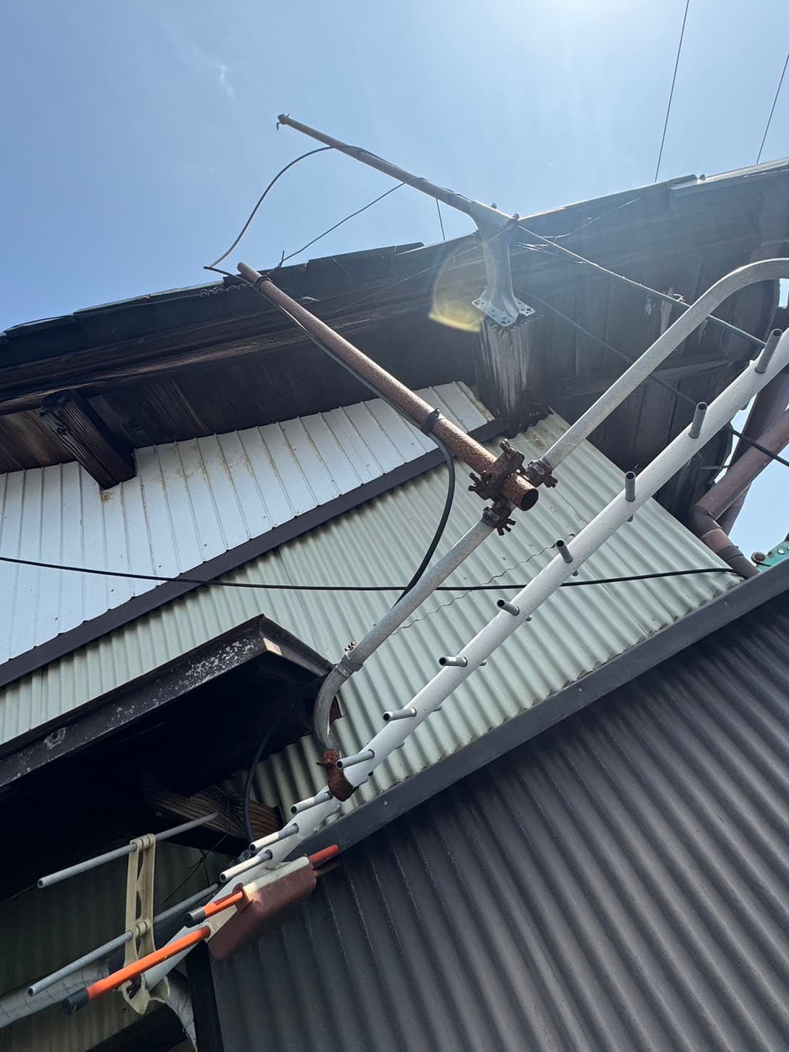 落ちそうだった家屋のアンテナイメージ