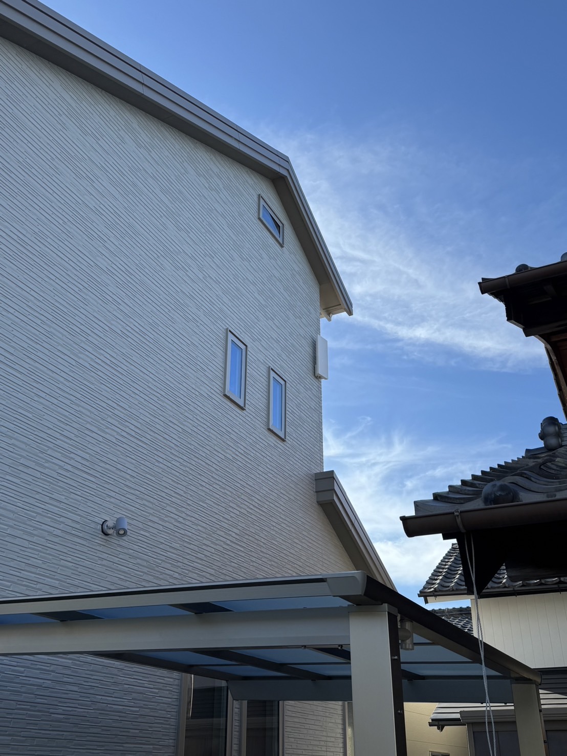 外壁に設置したデザインアンテナ（滋賀県高島市・C様邸）