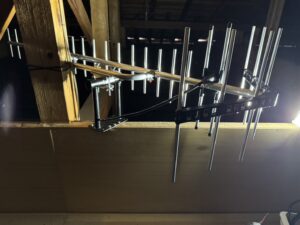 屋根裏設置した八木式アンテナ