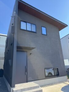 石川県白山市T様邸 ブラックデザインアンテナ設置後の外観