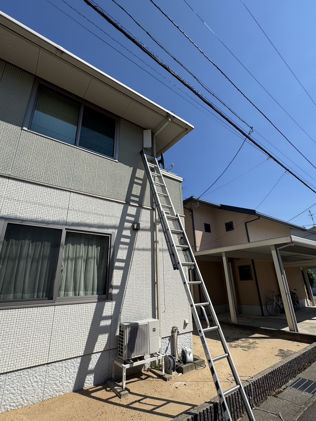 新しく設置したホワイトのデザインアンテナ