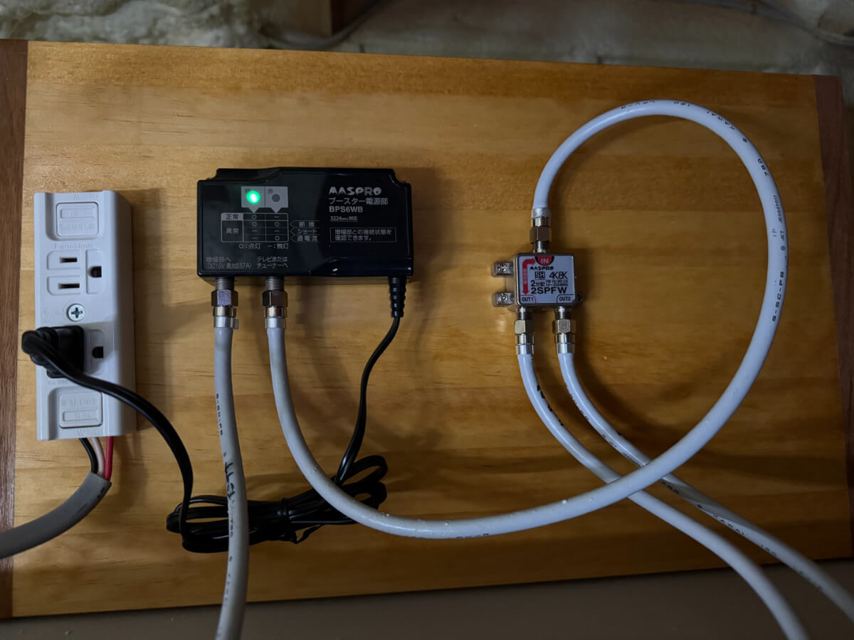 アンテナ工事の屋根裏の配線処理