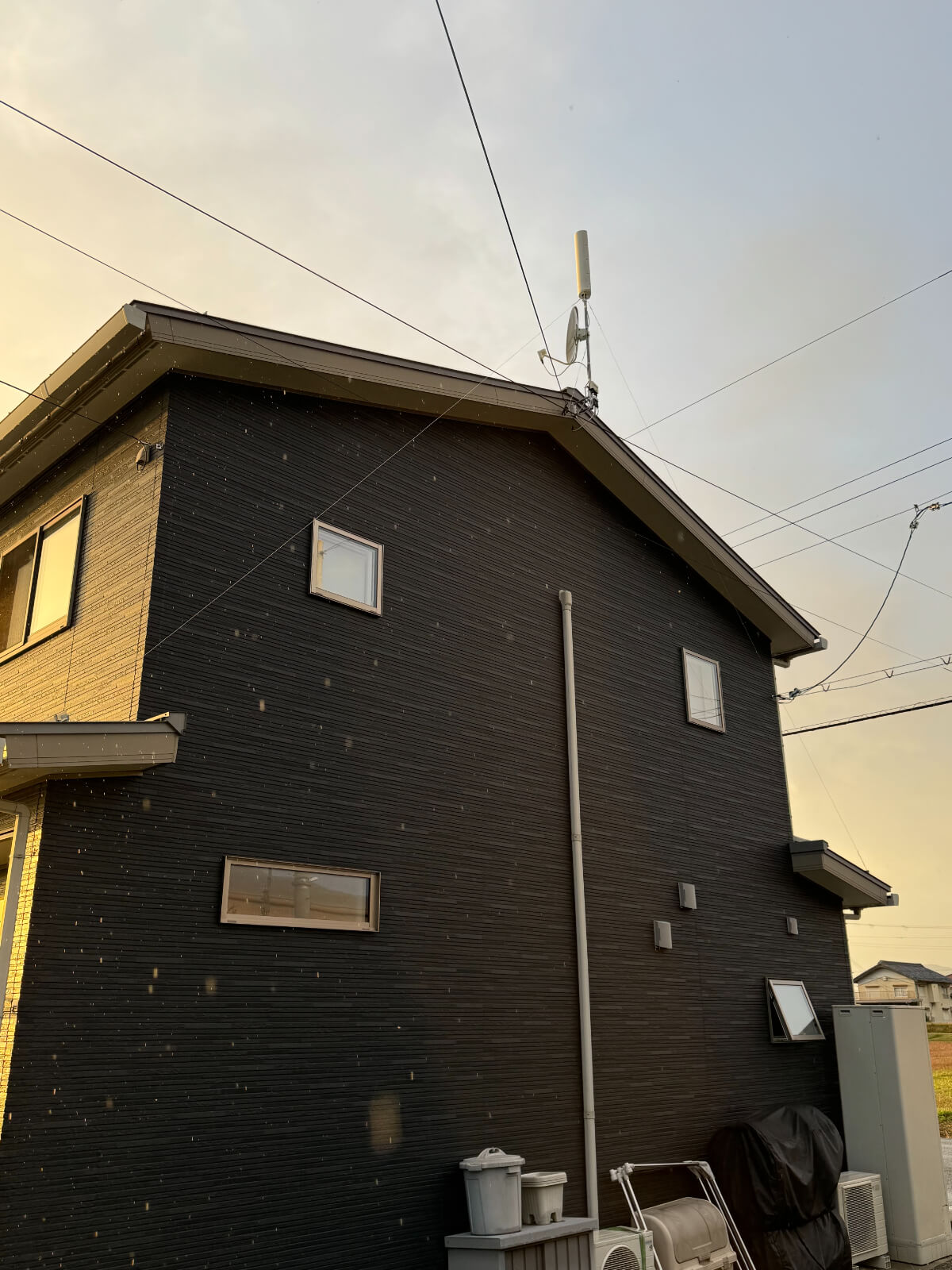 滋賀県長浜市・K様邸のアンテナ設置後の外観