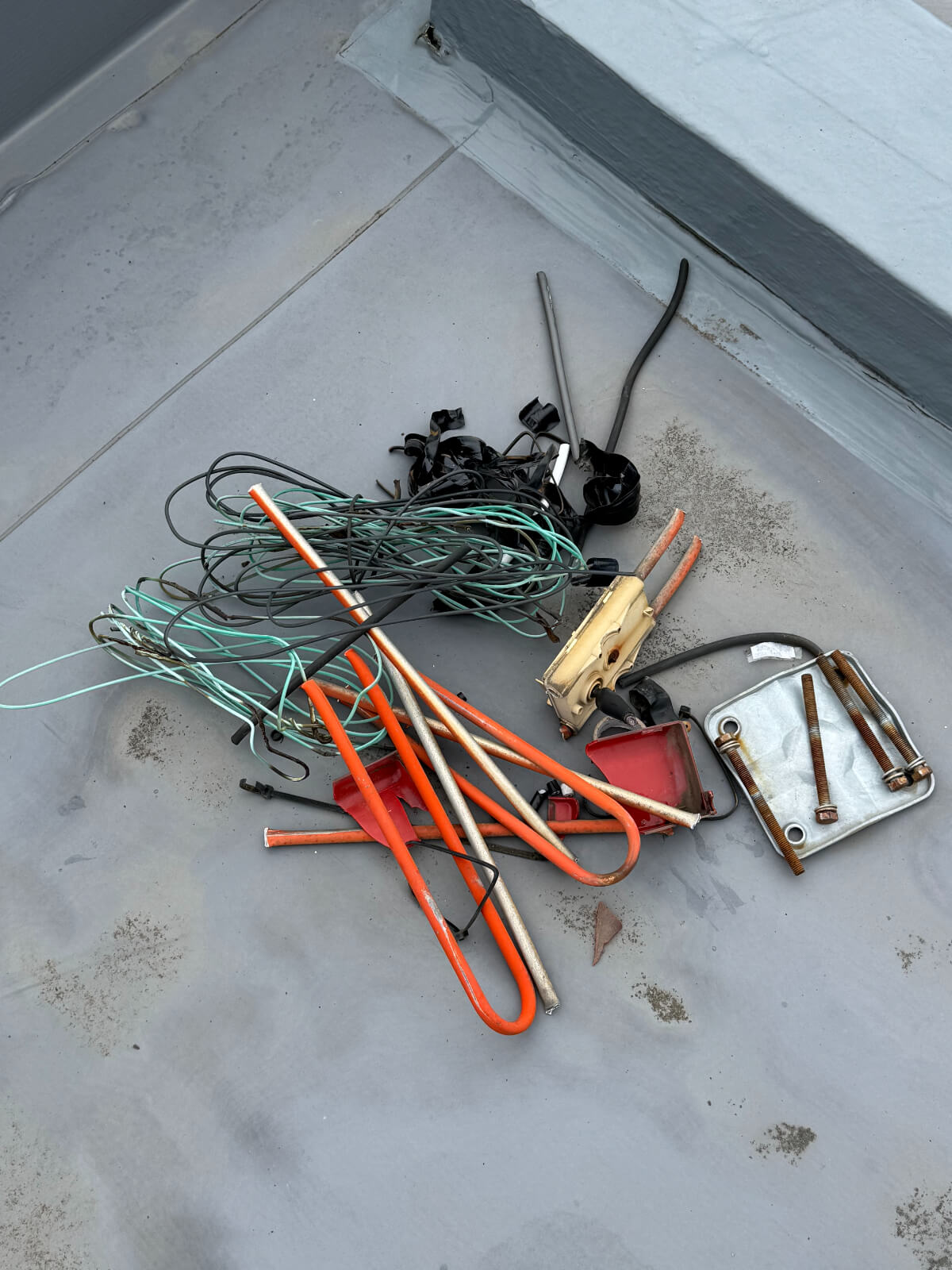 古いアンテナ部材の処理