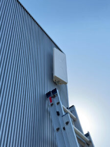 金沢市A様邸 外壁に設置したホワイトのデザインアンテナ