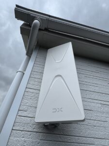 石川県金沢市H様邸・外壁に取り付けたホワイトのデザインアンテナの設置後写真