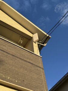 福井県福井市M様邸・外壁高所に設置されたデザインアンテナと住宅外観の全体写真