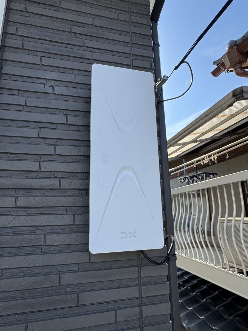 白山市 T様邸・外壁に設置した白のデザインアンテナ