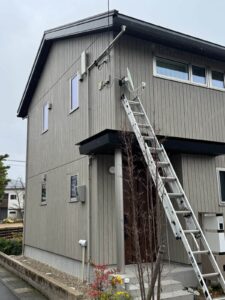 滋賀県長浜市 S様邸 北側外壁に設置したデザインアンテナとBSアンテナ