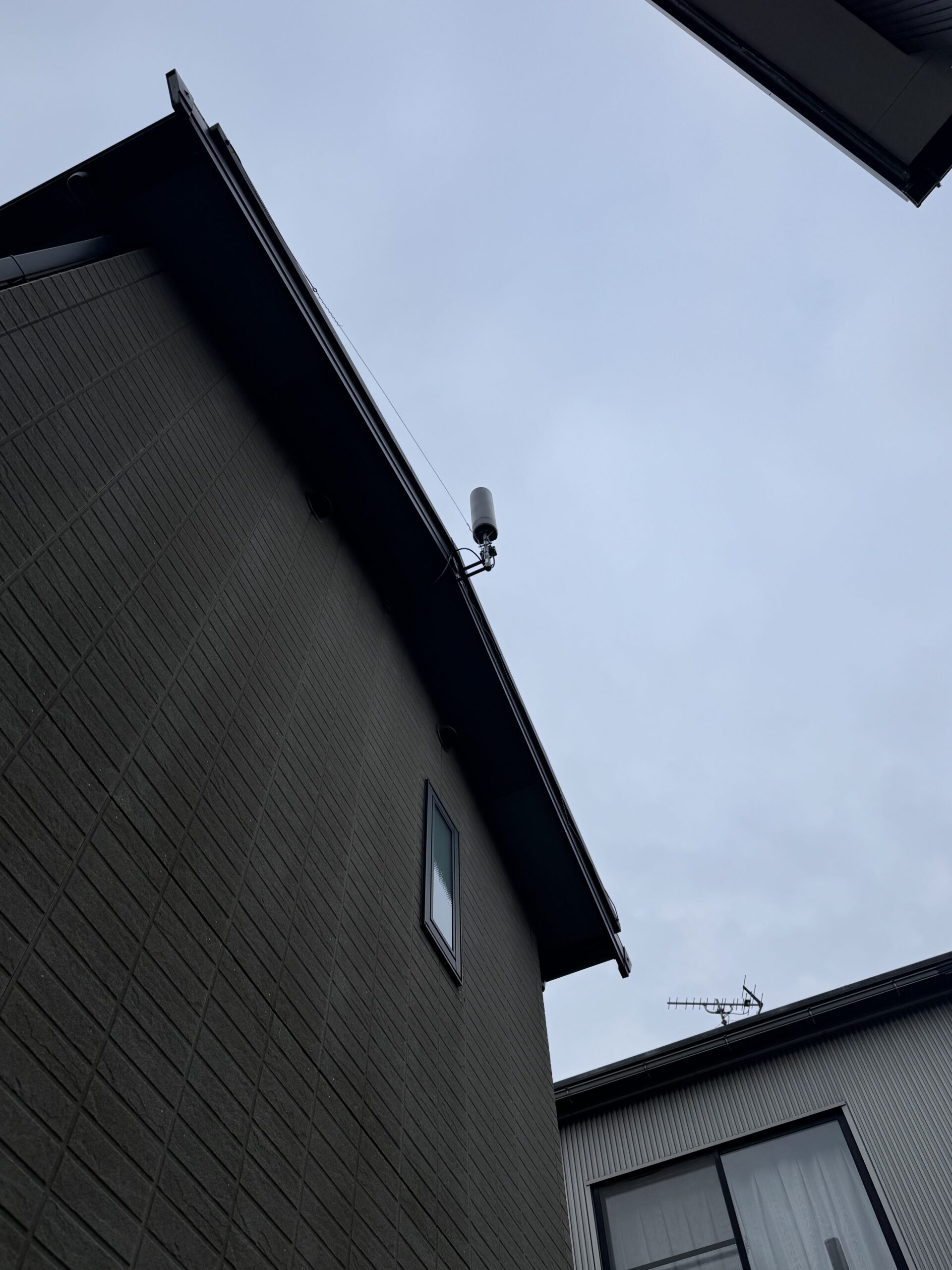 石川県内灘町M様邸で次世代型ユニコーンアンテナを設置した後の建物全体の外観