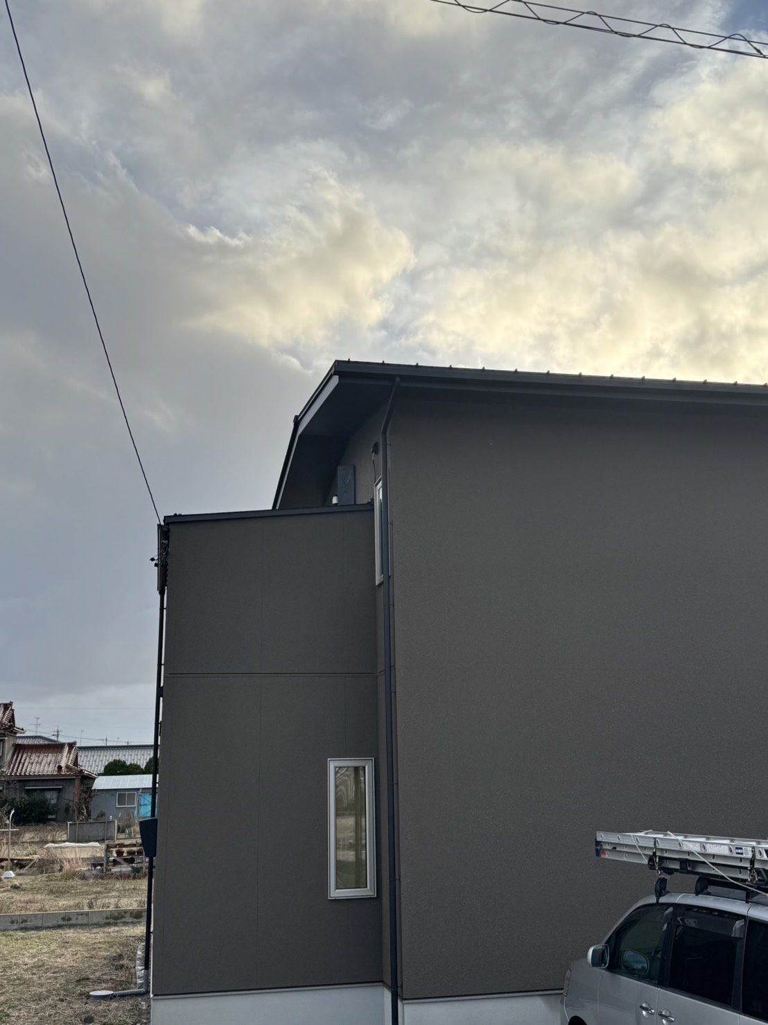 石川県小松市Y様邸 新築住宅にブラックのデザインアンテナを設置した全体外観