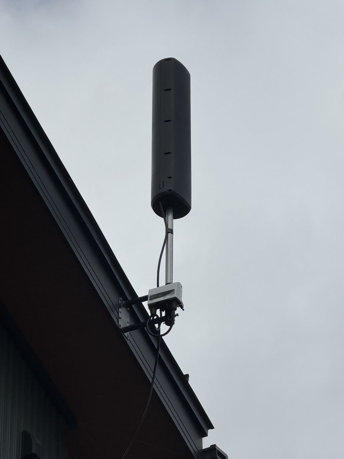 滋賀県竜王町W様邸で光テレビからアンテナへの切替工事後のアンテナ設置状況