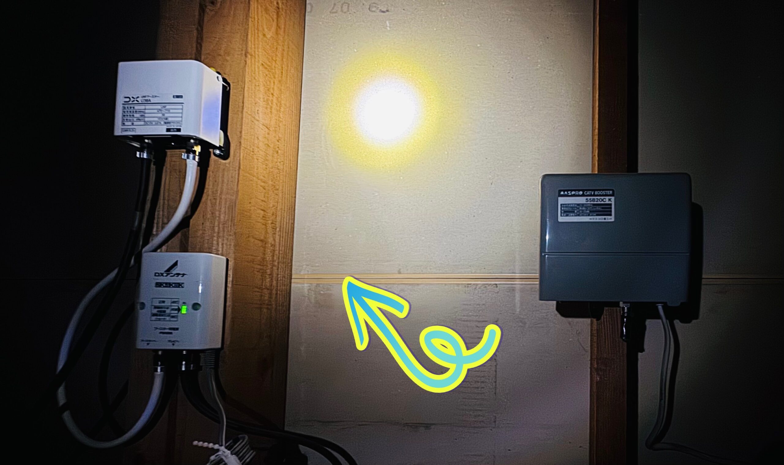 石川県金沢市T様邸で屋根裏に設置されていたブースター関連機器の設置状況