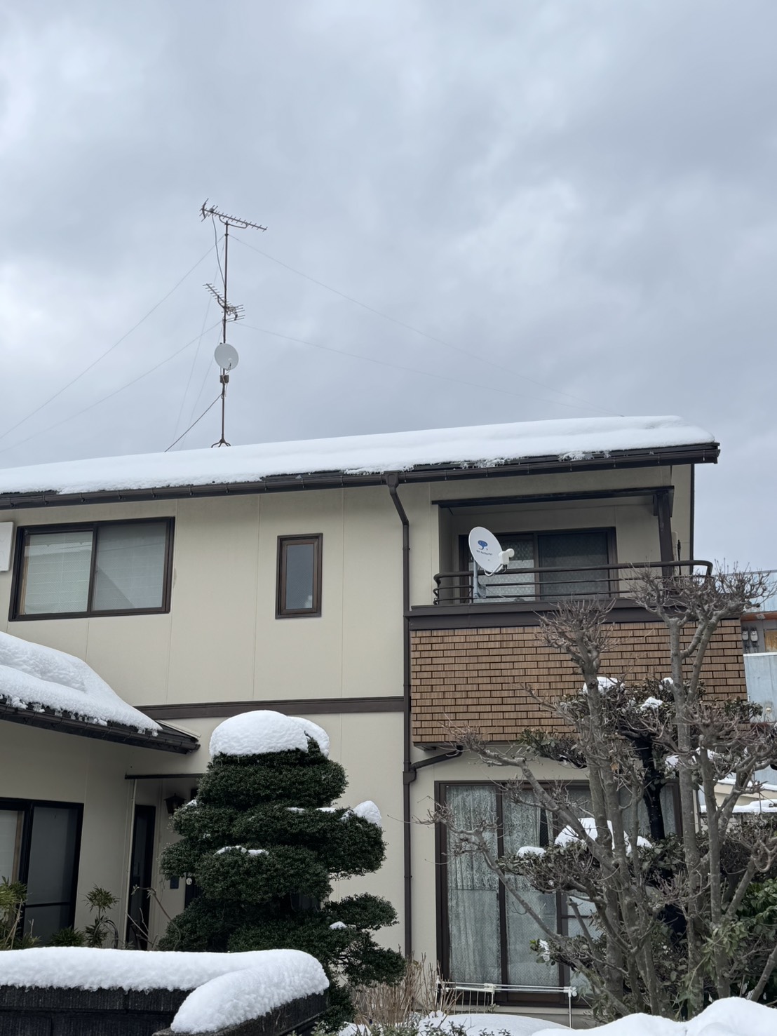 屋根上に設置されている既存アンテナ（地デジ・BS）の状況