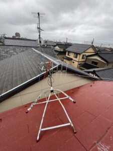 屋根上アンテナが倒れていた状況（撤去前）