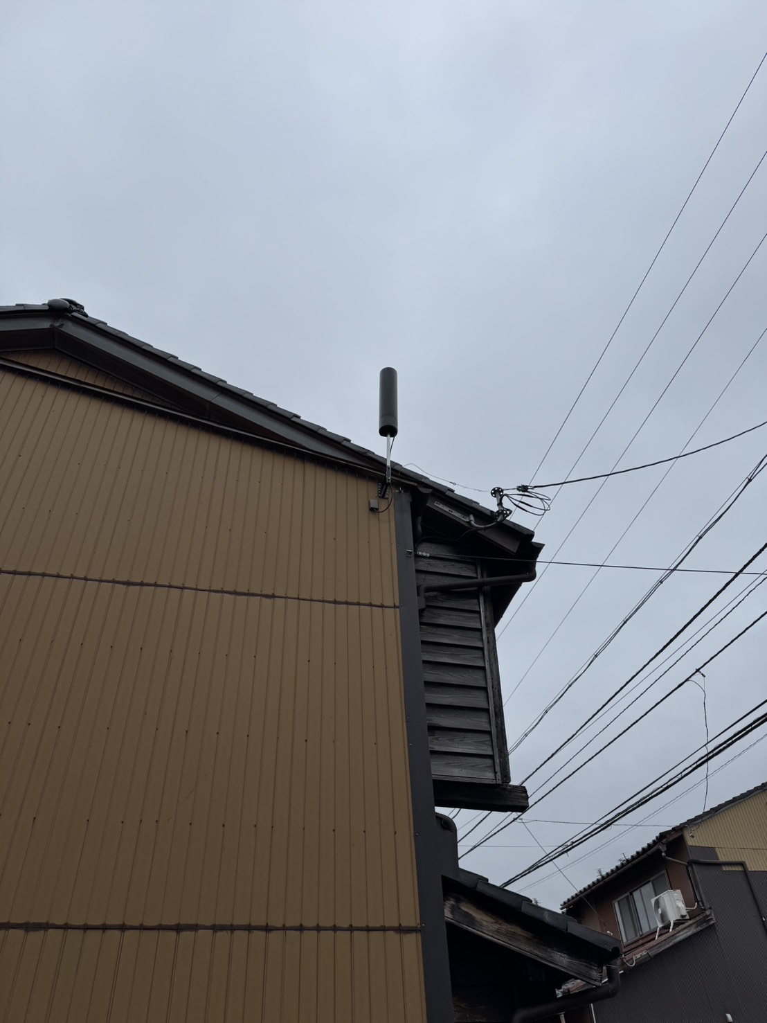 ユニコーンアンテナ設置後の外観全体