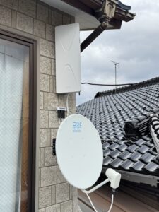 外壁に移設したBSアンテナとデザインアンテナ