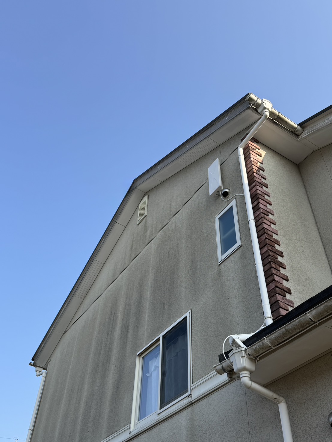 外壁に設置したデザインアンテナの施工後の様子(交換後)