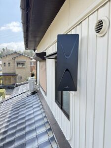 外壁に設置した平面デザインアンテナの施工後の様子