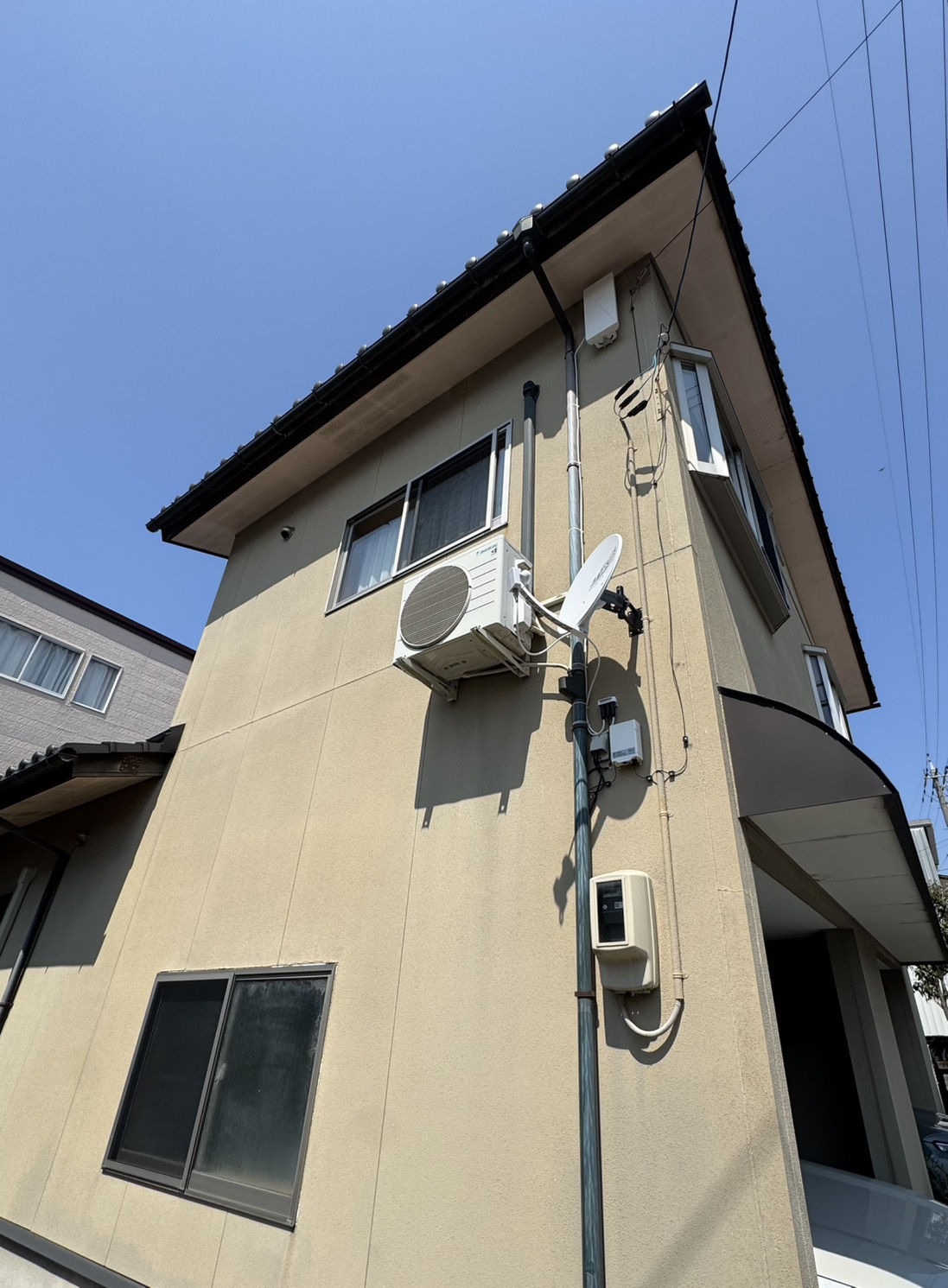 福井県坂井市 アンテナ工事 外壁BSアンテナ設置前の状況