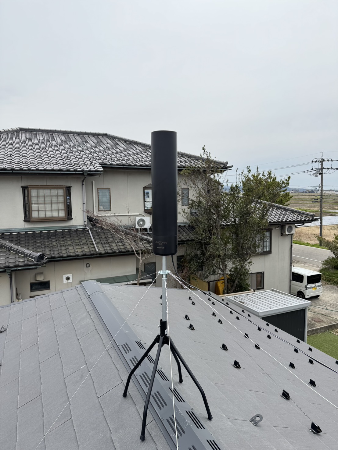 石川県羽咋市 ユニコーンアンテナ 屋根上設置 鳥対策