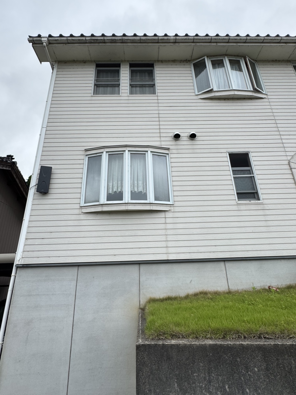 富山県小矢部市N様邸に設置したブラックのデザインアンテナ