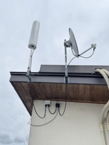 ユニコーンアンテナと既存BSアンテナを設置した滋賀県守山市M様邸