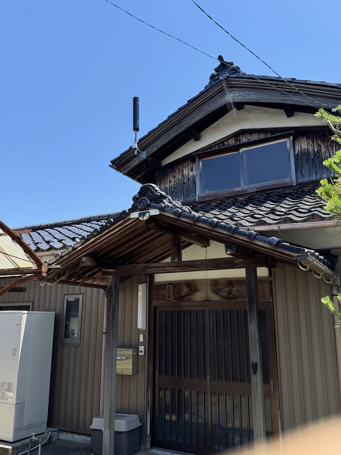 ブラックのユニコーンアンテナ設置後の石川県白山市T様邸