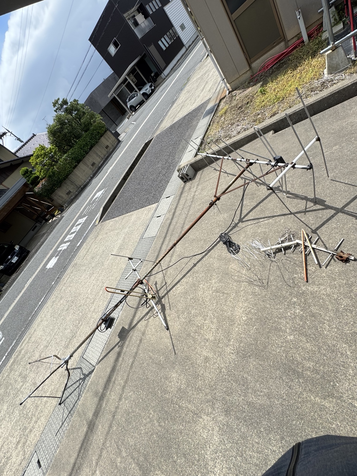福井県福井市N様邸で撤去した屋根上アンテナ一式