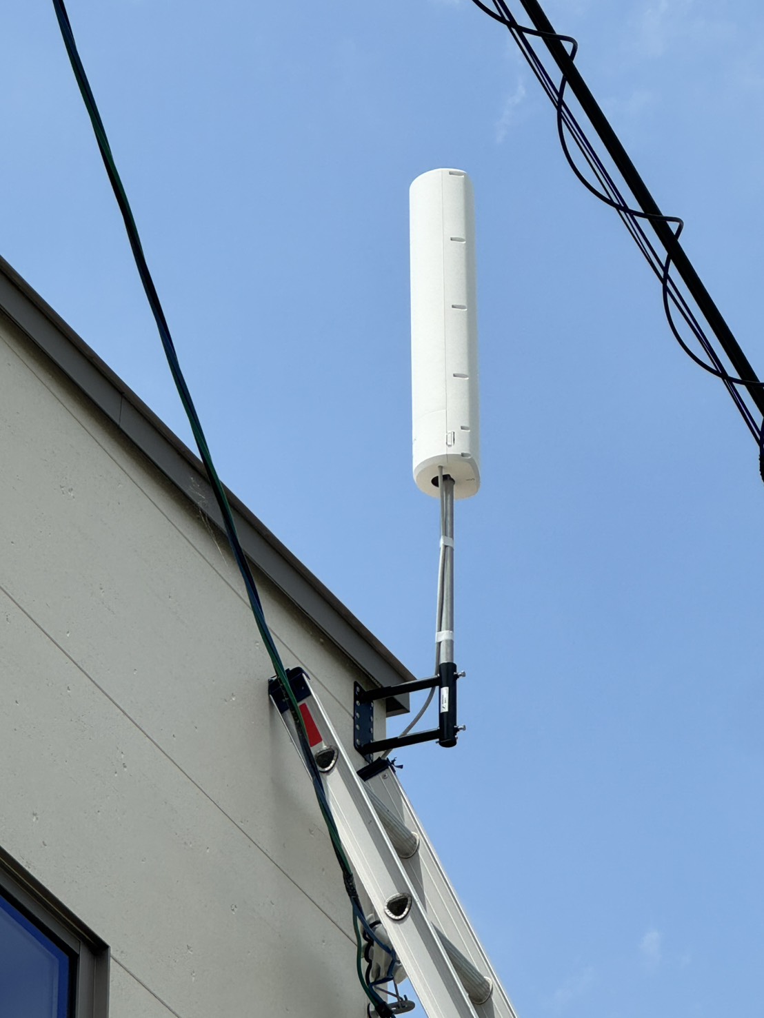 富山県高岡市N様邸に設置したホワイトのユニコーンアンテナ