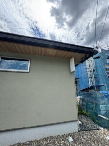 福井市永平寺町I様邸の平屋外壁に設置したWhiteのデザインアンテナを含む外観