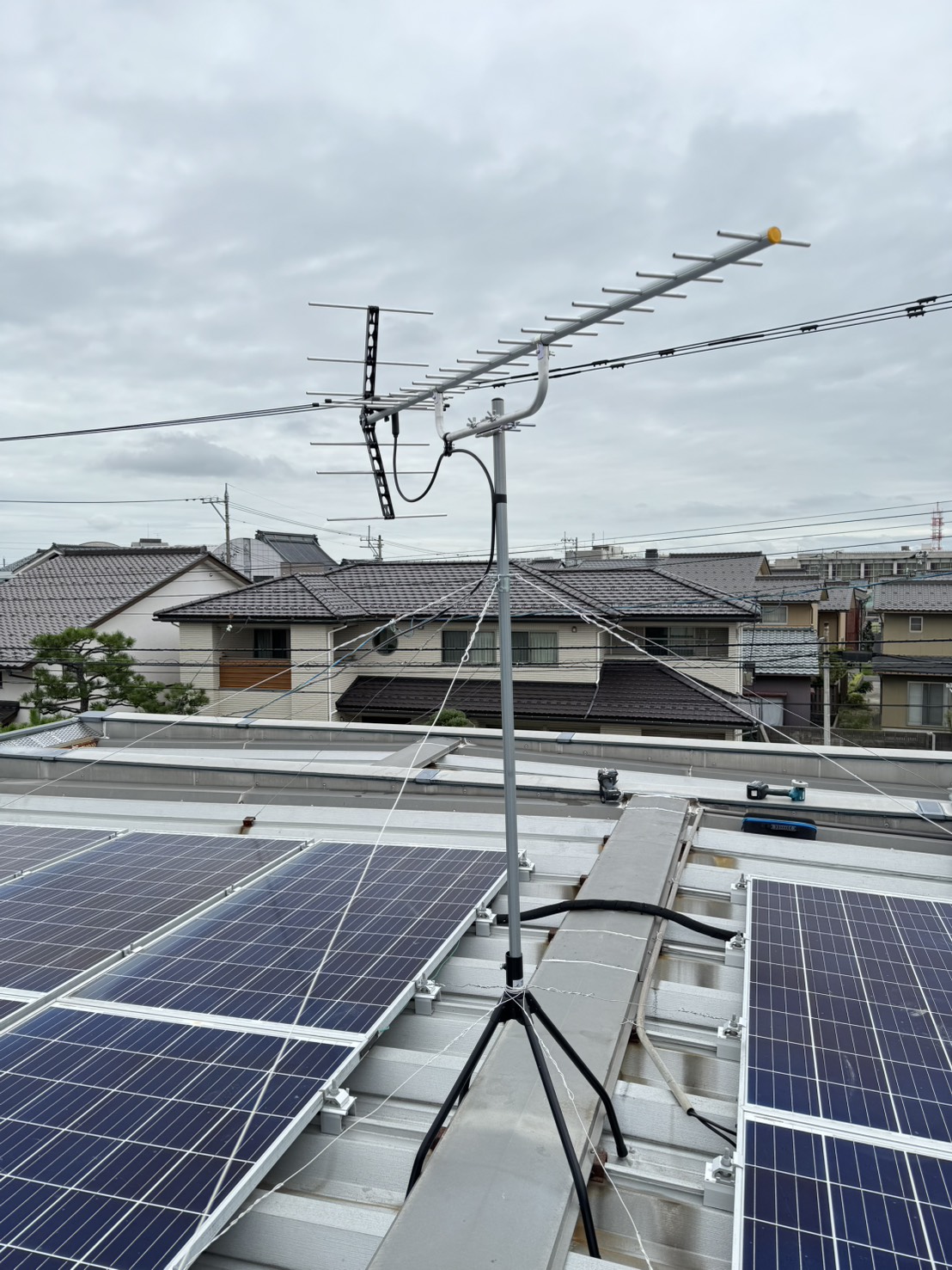福井県福井市の共同住宅屋上に設置した地デジ共同受信用アンテナ